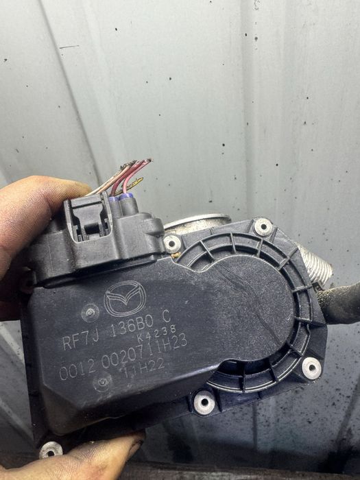 Дроссельна заслонка Mazda 6 2.0D RF7J 136B0C