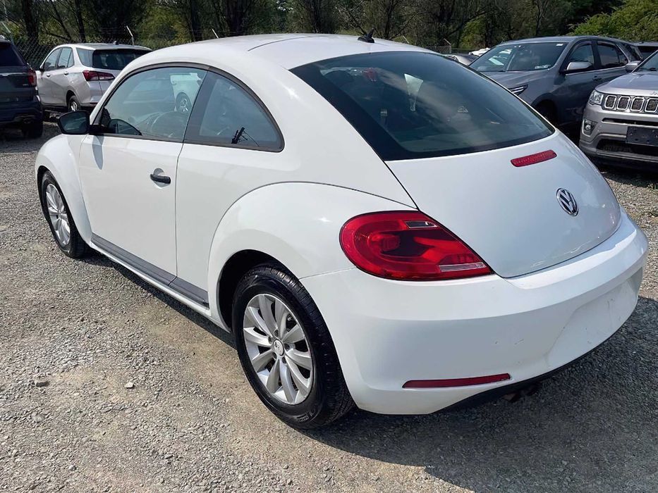 Volkswagen Beetle      2015