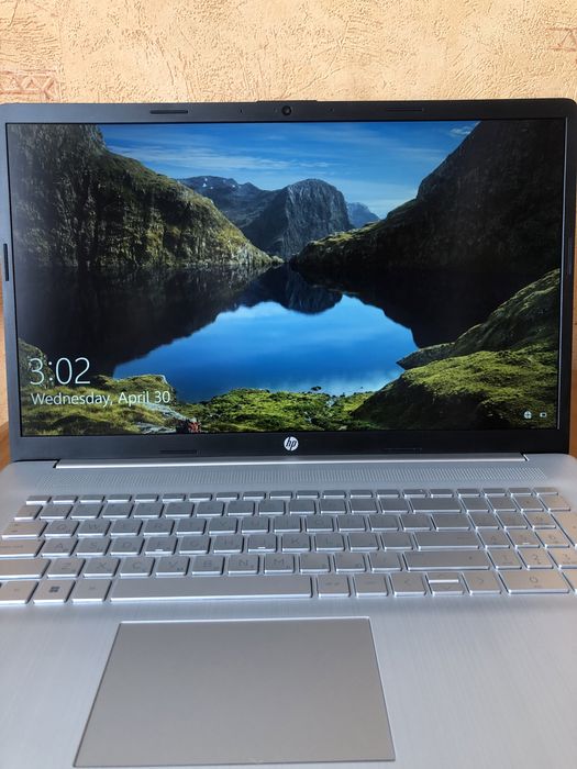 HP ноутбук 17ʼ
