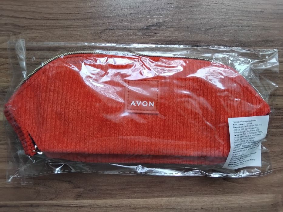 Фірмова косметичка Avon