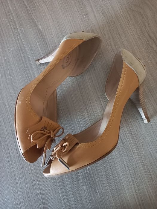 Buty na obcasie tod's