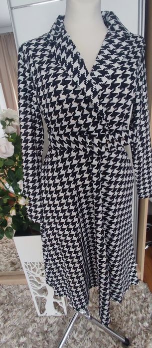 Sukienka szmizjerka pepitka z paskiem midi