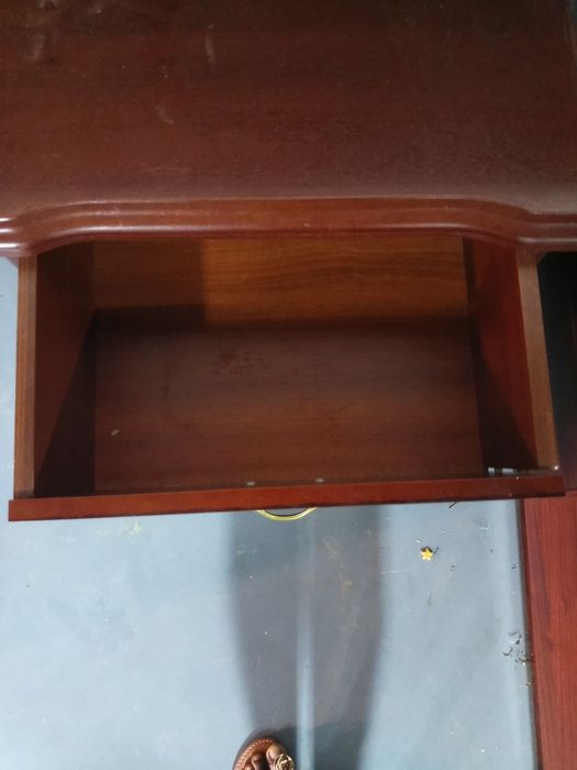Cama mais 2 mesas de cabeceira em mogno