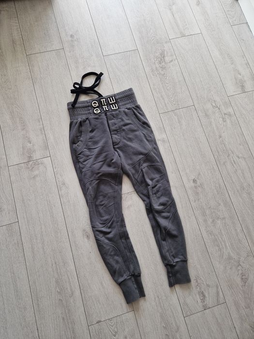 Robert Kupisz spodnie dresy logo