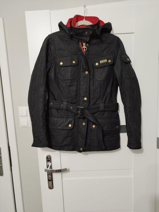 Kurtka Barbour ocieplana z kapturem doskonała dla miłośniczek motocykl