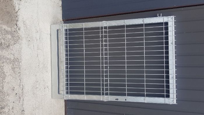 Brama przesuwna z wypełnieniem z siatki panelowej 3D 4m PRODUCENT