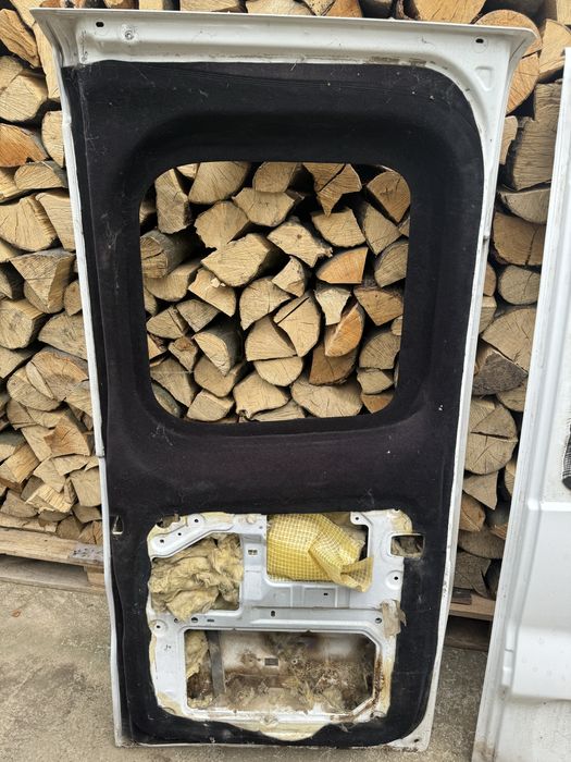 Продаються двері з автомобіля марки "Opel Vivaro"