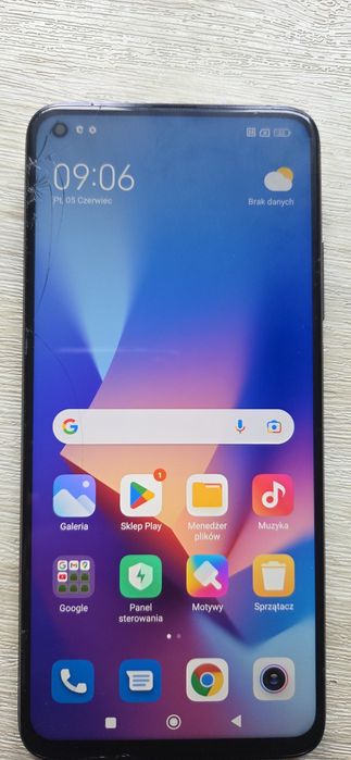 Xiaomi Mi 10T, wyświetlacz z ramką.