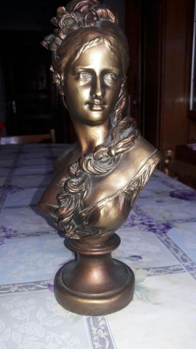 Статуетка. Статуетка