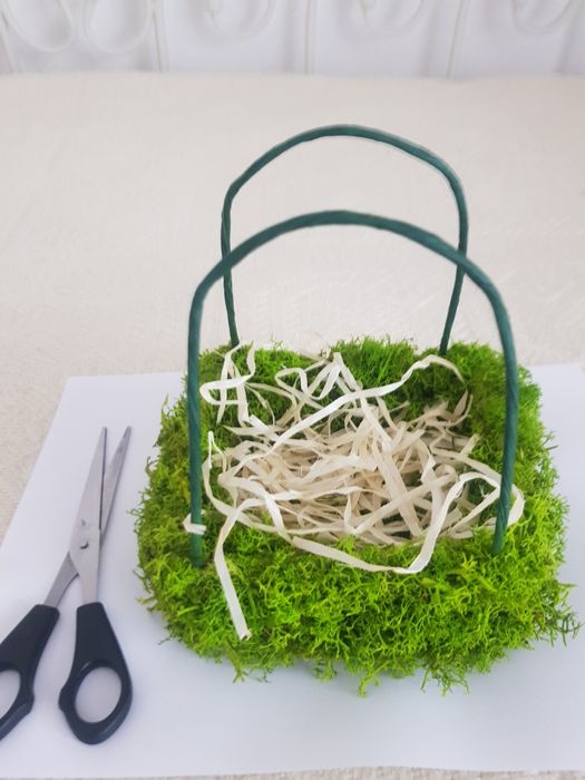 Koszyczek wielkanocny mech