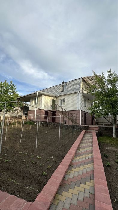 Продаж заміського  будинку в 7хв від міста