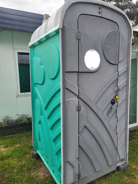 Ogłoszenie sprzedaży – Używana toaleta przenośna