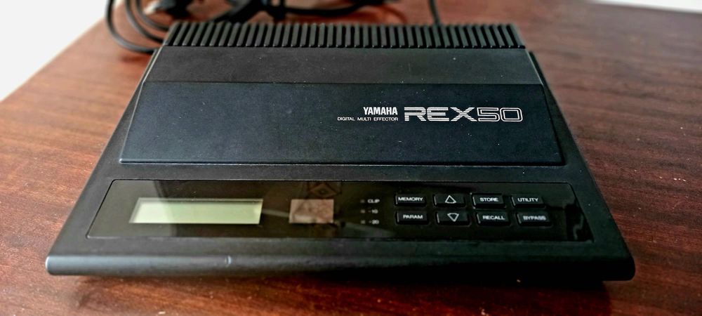 Processador Multi Efeitos Yamaha REX50