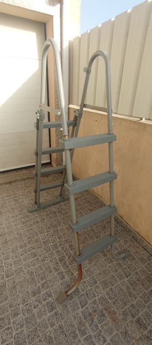 Escada de piscina