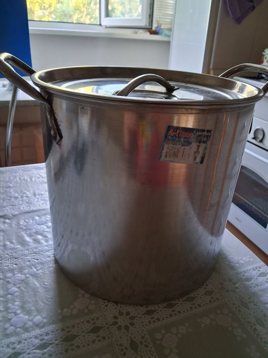 Продам кастрюлю.
