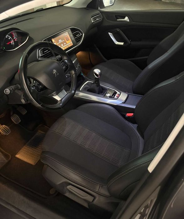 PEUGEOT 308 1.2 PureTech Business Line