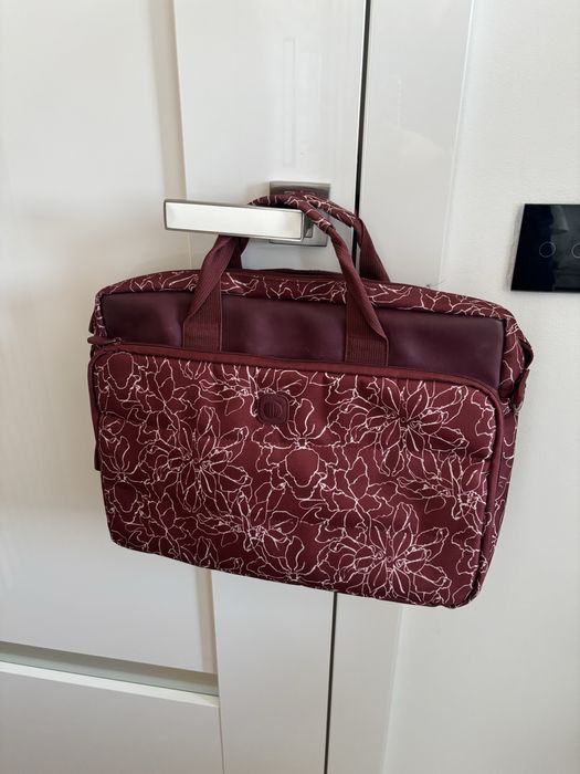 Torba na laptopa w kwiaty czerowna