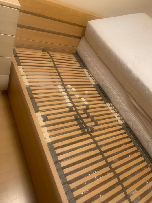 Piękne bukowe łóżko 160x200 z materacem