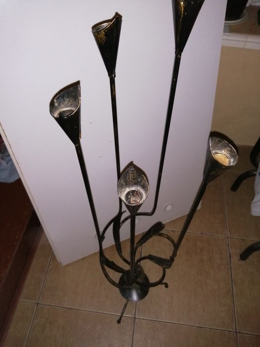Świecznik czarny złoty metalowy design
