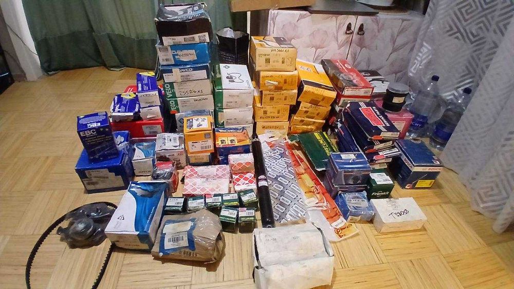 Автомобильные  запчасти