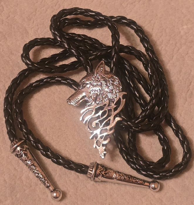 BOLO wilk. Krawatnik myśliwski. Ozdoba przypinka myśliwska.