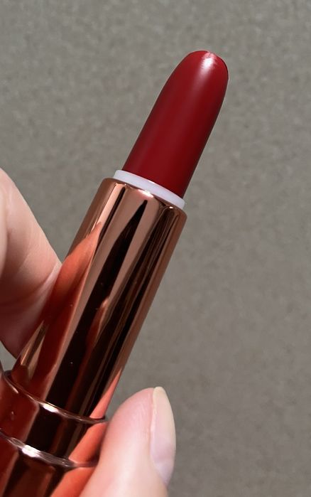 szminka Revolution Ruby