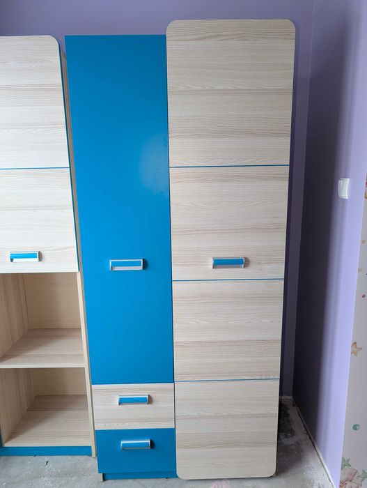 Komplet mebli dziecięcych - szafa, regał, komoda, słupek