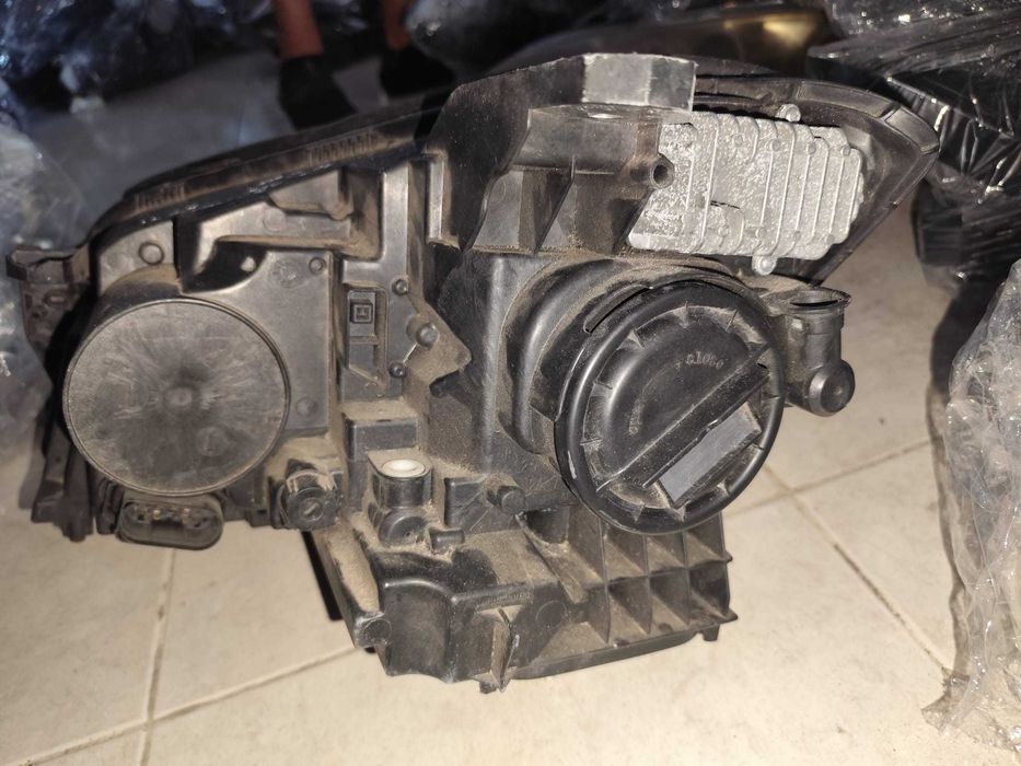 Mercedes GLA X156 - Farol Bi-Xenon Direito - FF910