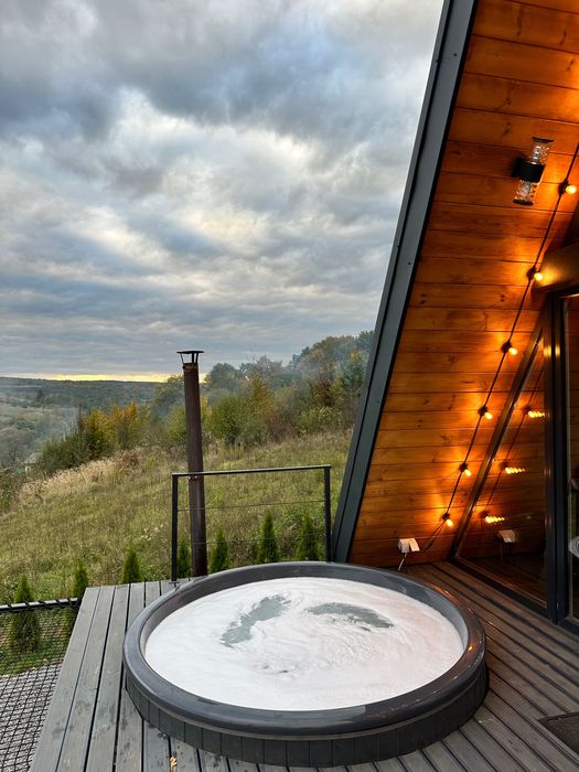 Подобова оренда будиночку з басейном та чаном  біля Львова