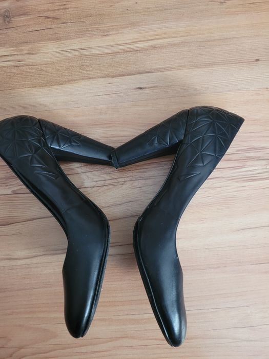 Buty na obcasie United Nude 38