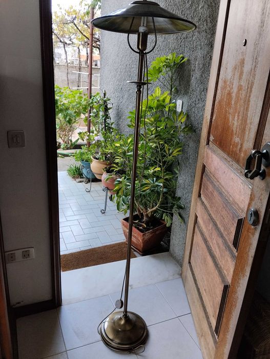 Candeeiro de pé alto