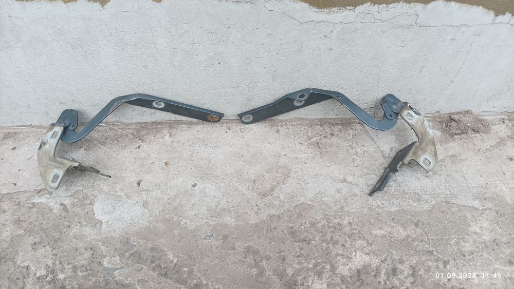 Петлі капоту Сітроен С4 Пікассо під відновлення