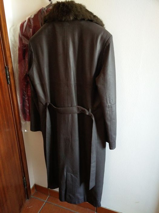Casaco comprido em pele