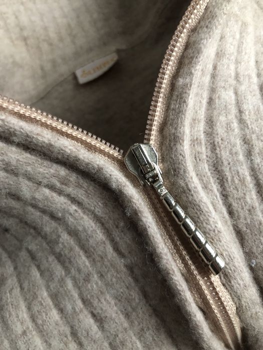 Wełniany sweter sweterek bezowy na suwak