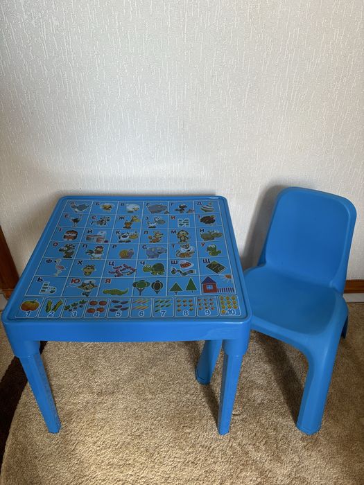 Продам дитячий Стіл зі стілцем