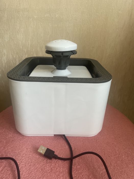 Продам фонтанчик для животных