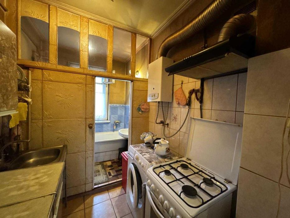 Продаж будинку з земельною ділянкою в центрі