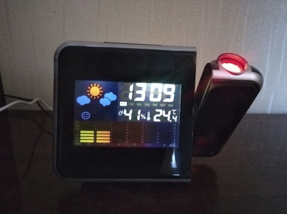 Продам часы будильник метеостанция с проекцией