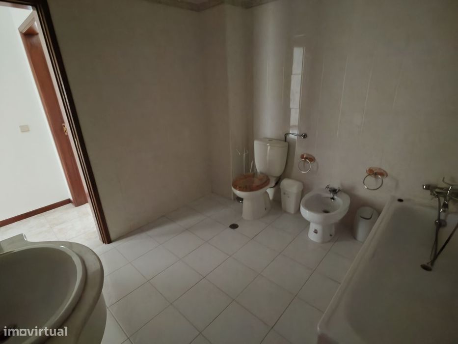 Apartamento com Excepcional Área e Localização - Buarcos
