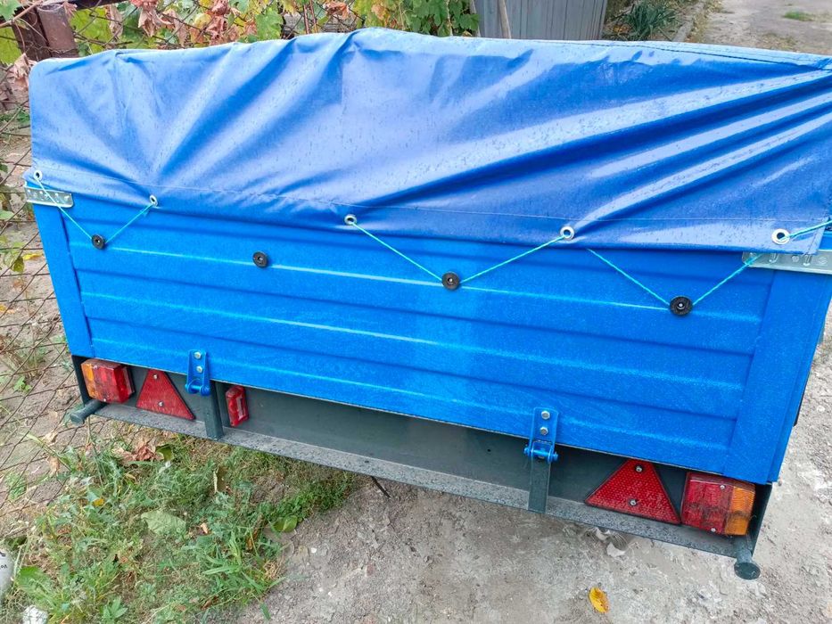 Великий легковий причіп підвищеної вантажопід"ємності