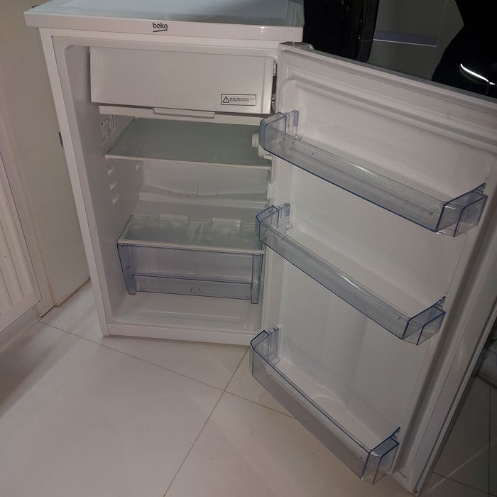 Міні-холодильник барний Beko S47090 85 см