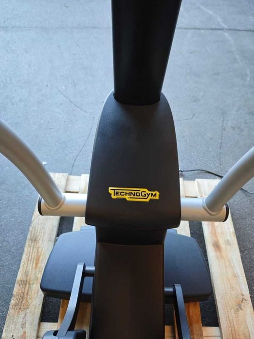 Орбітрек Еліптичний тренажер Technogym Synchro 1000 TV