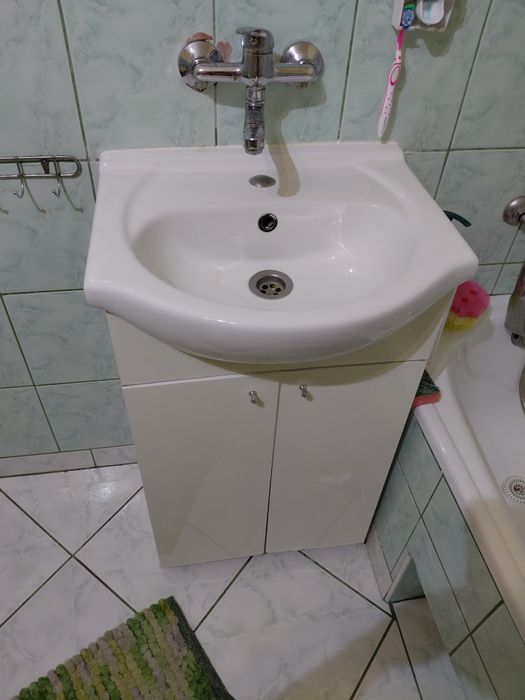 Sprzedam szafkę łazienkową z umywalką