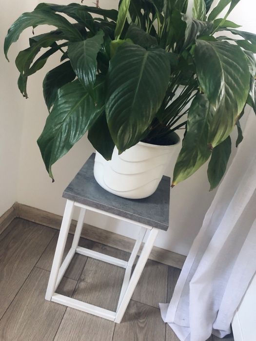 Kwietnik loft w kolorze bialym