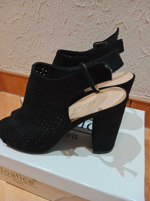 Buty na obcasie rozm.37