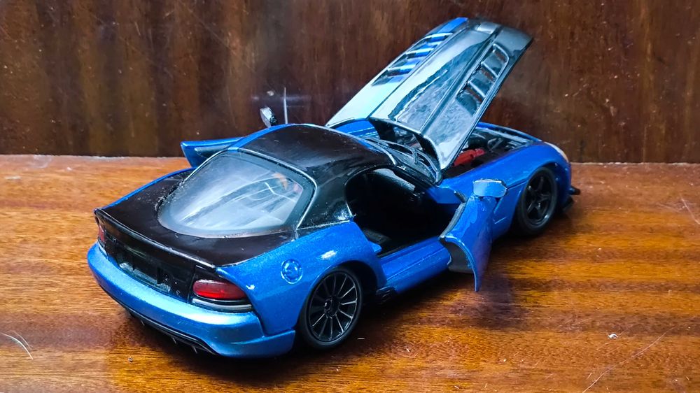 Машинка Dodge Viper SRT10 ACR - Bburago 1/24