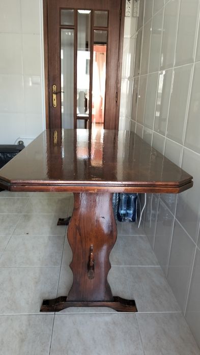 Mesa de cozinha  com as medidas, 150 de comprimento,75 de largura,80 de altura