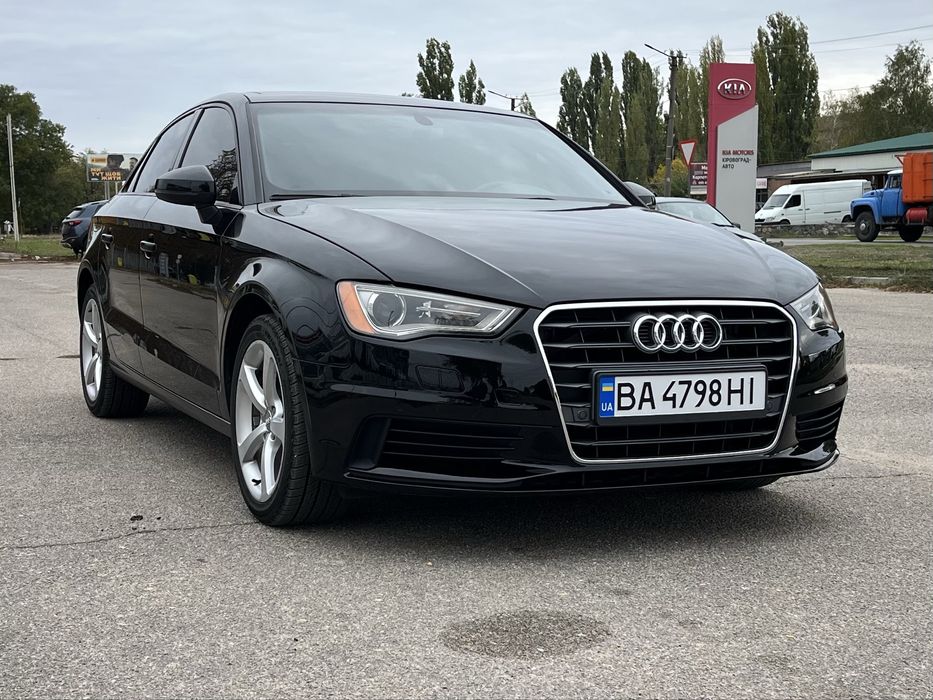 Машина Audi  A3 2016