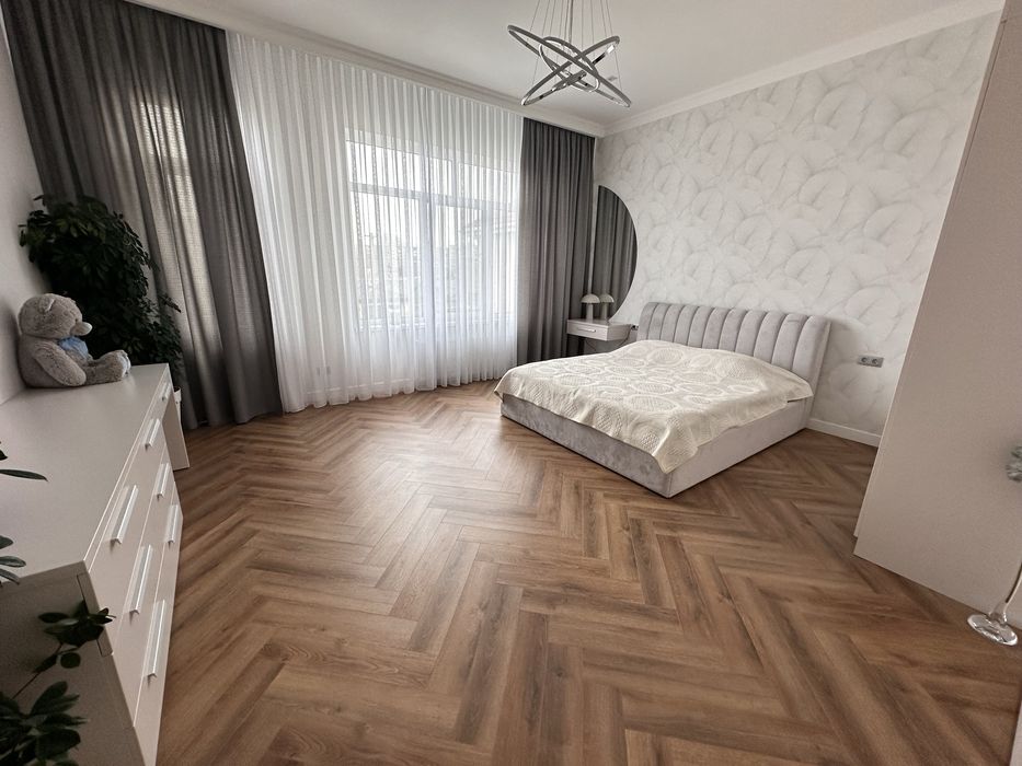 Шикарный дом с ремонтом  бассейн 6 соток