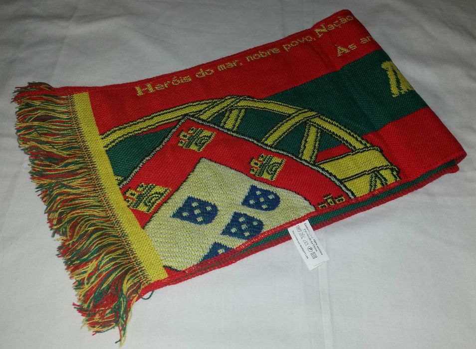 NOVOS. Desde 2€. Cachecóis, galhardete e oferta bandeira.
